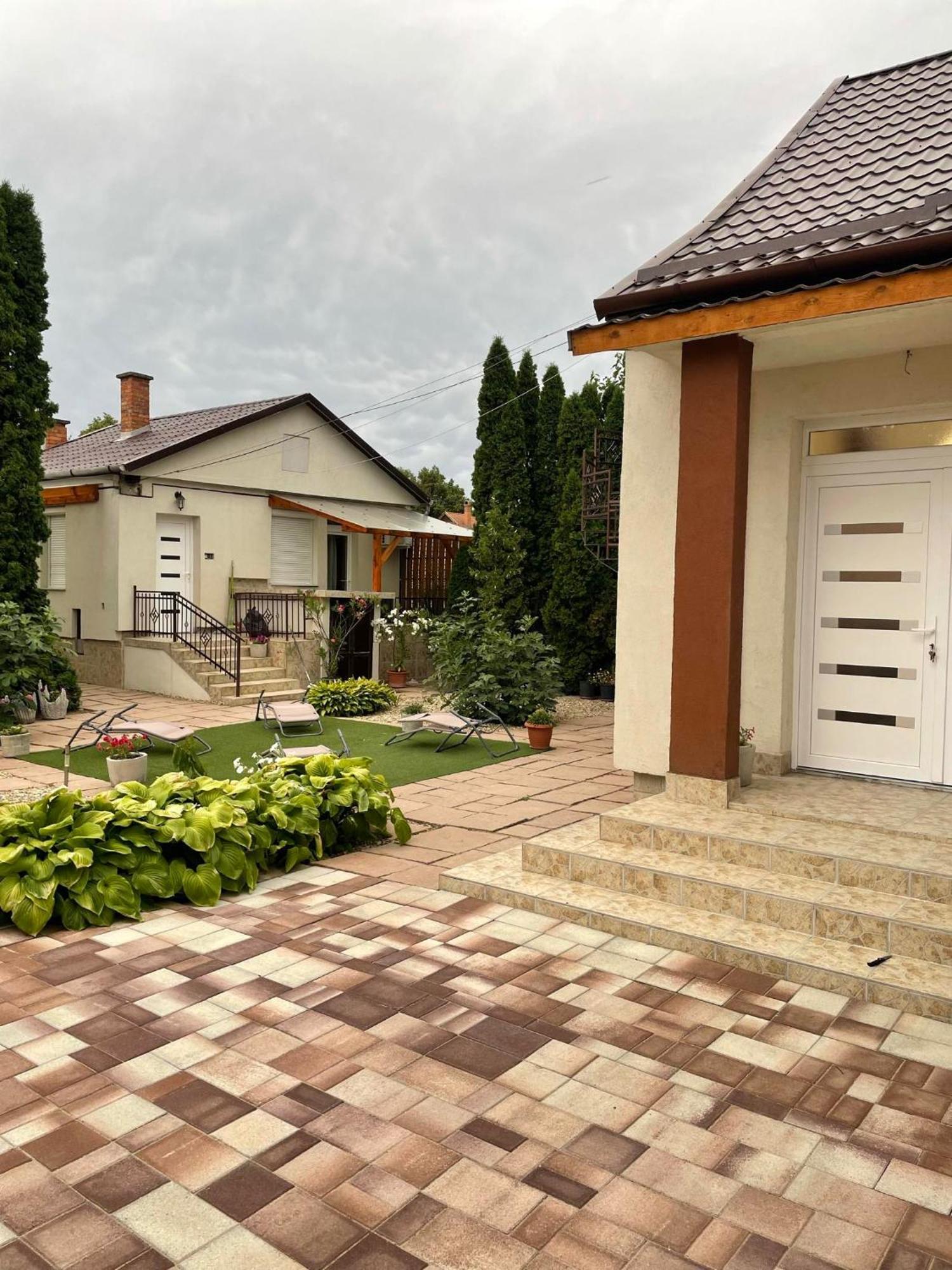 Adam Apartman Хайдусобосло Экстерьер фото